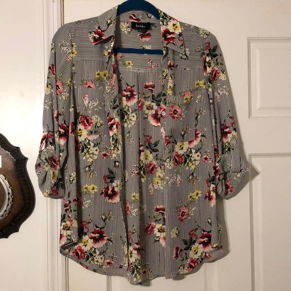 Button up blouse - Picture 1 of 4